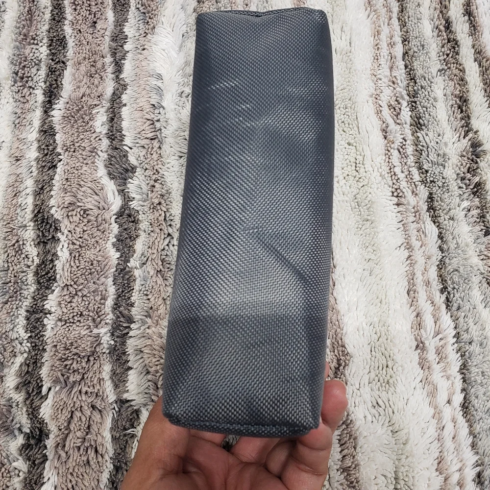 TUMI For Delta Lined Toiletries Bag With Zipper And Silver TUMI Logo